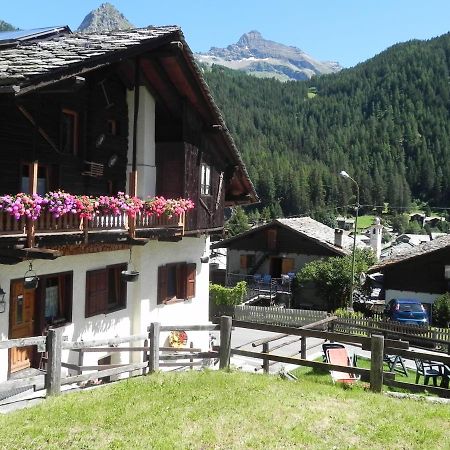 Le Vieux Rascard Chambres D'Hotes Champoluc Rom bilde