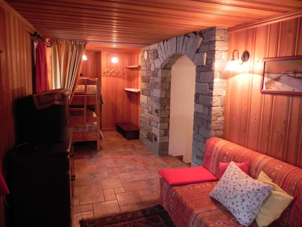 Le Vieux Rascard Chambres D'Hotes Champoluc Rom bilde