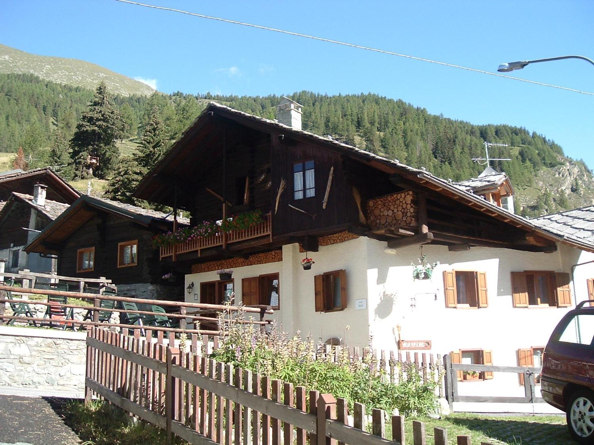 Le Vieux Rascard Chambres D'Hotes Champoluc Eksteriør bilde